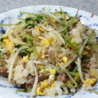 もやしと豆苗のシャキシャキチャーハン